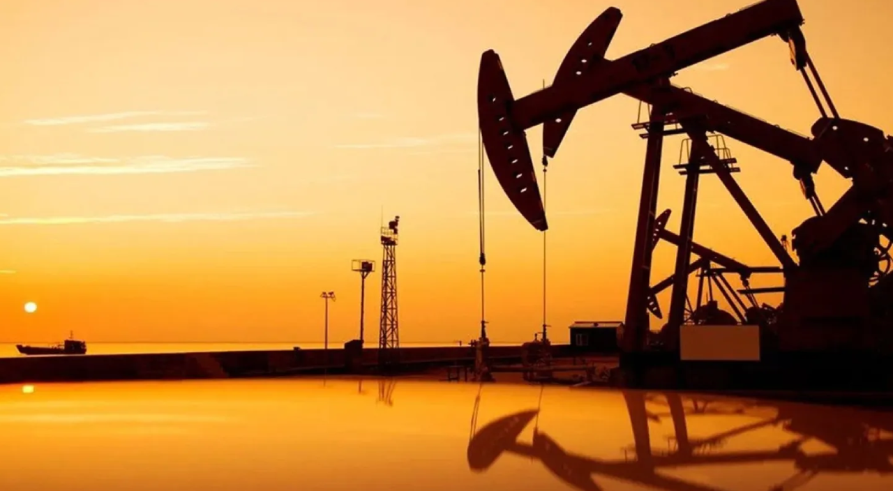 Benzin ve motorinde indirim bekleniyor! Pazartesi gece yarısından itibaren geçerli olacak